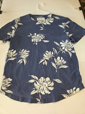 Abercrombie & Fitch Navy Blue Floral Crewneck Tee